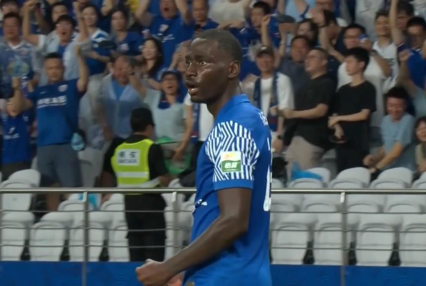 乐鱼官方网站-东体：阿苏埃婉拒球迷换座好意，感叹中国很大踢客场都是长途