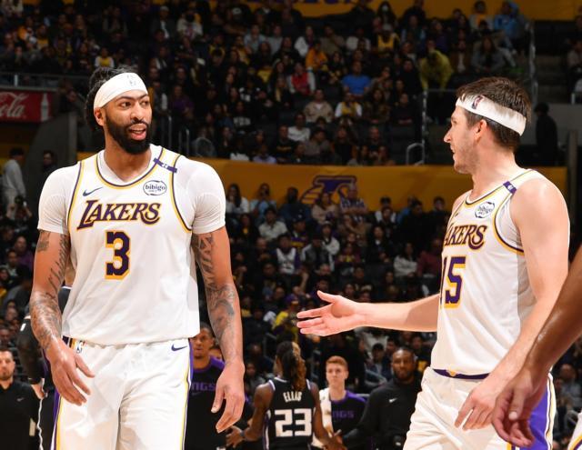 6战5胜！湖人重回正轨：里夫斯终成第三球星？