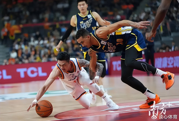 乐鱼集团-广东2外援转正，辽宁核心复出，山东报价2米13中锋，前CBA外援打假球|广东宏远|山东队|赵继伟|上海男篮|帕特里克-麦考_新浪体育_新浪新闻