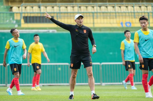 乐鱼中国官网-国足成都开练借用蓉城基地 张佳祺入队替补王秋明