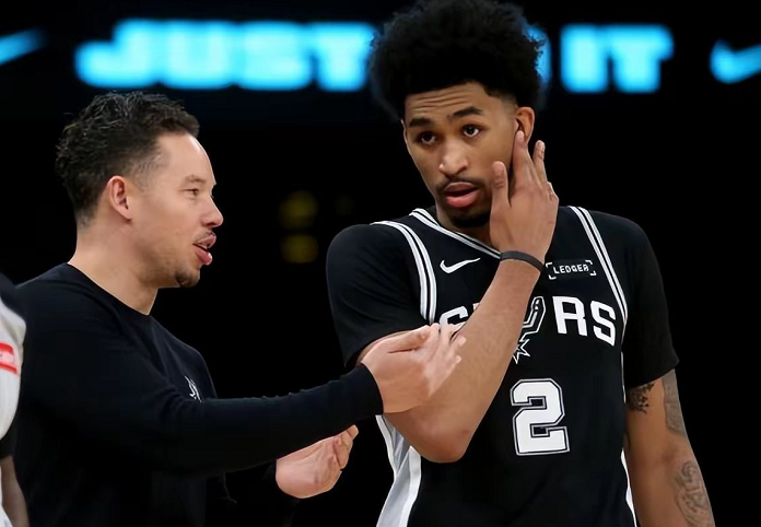 乐鱼中国官网-16分8板1助1断！哈珀刷新NBA纪录，米奇别再暴殄天物